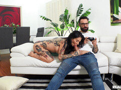 Πίπα, Μελαχροινή, Ώριμη γυναίκα, Μαμά, Τατουάζ