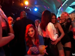 Veľké kozy, Klub, Medzirasové, Bozkávanie, Lesbické, Párty, Softcore, Swingers