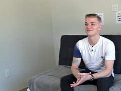 Amatéři, Velké péro, Stříkání spermatu, Gay, Masturbace, Vyholené, Sólo, Tetování