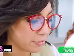 Culo grande, Tetas grandes, Mamada, Semen en la boca, Corridas faciales, Lamidas, Fiesta, Coño