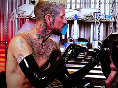 Bdsm, Kuřba, Bondáž, Striekanie semena, Dildo, Fetiš, Hardcore, Hračky
