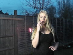 Leie, Blondine, Domination, Weibliche domination, Milf, Im freien, Abendanzug, Solo