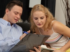 Cul, Grosse bite, En levrette, Seins naturels, Cheveux courts, Maigrichonne, Adolescente, Nénés