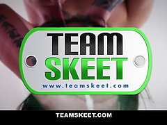 Sperma shot, Hardcore, Twee staartjes, Rok, Tiener, Tiner anaal, Tieten likken, Onder de rok