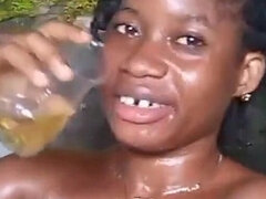 Gros cul, Noire, Couple, Lesbienne, Seins naturels, Mamelons, De plein air, Pisser