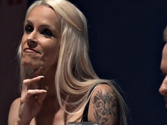 Blonde, Sucer une bite, En levrette, Léchez, Mature, Chatte, Maigrichonne, Tatouage