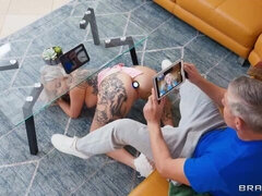 Stor stjärt, Stor kuk, Stora tuttar, Blondin, Avsugning, Doggystyle, Milf