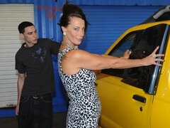 Culo grosso, Grande cazzo, Tette grandi, Pompino, Brunetta, Da dietro, Mamma che vorrei scoparmi