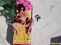 Traseiro, Lambendo, Masturbação, Mãe gostosa, Óleo, Piscina, Xoxota, Realidade