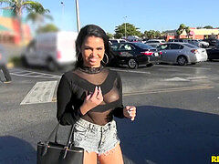 Hatalmas hátsó, Monumentális dákó, Latin lány