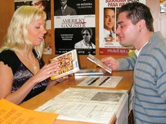 Amatør, Stor kukk, Blond, Bakfra, Jeans, Naturlige bryster, Offentlig, Tenåring