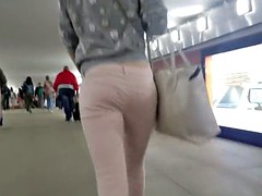 Tyttö, Punapää, Tirkistelijä