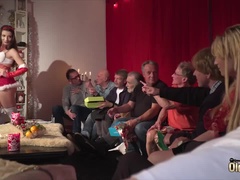 Kotě, Blondýna, Dávení penisem, Na pejska, Na obličej, Výprask, Orgie, Teenka