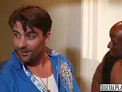 Latin lány, Nyalás, Nuni, Leborotvált