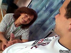 Customer fucks sewing old woman