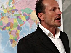 Linda Sweet: Squirting Exhibitionist