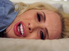 Tussi, Grosser arsch, Blondine, Vollbusig, Masturbation, Pornostars, Muschi, Eng