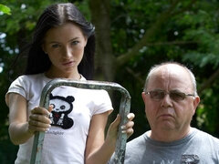 Pompino, Brunetta, Da dietro, Sega, Rasata, Magra, Ragazza, Tette