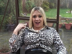 Bundão, Dona de casa, Masturbação, Maduroa, Raspar depilar, Solo chão