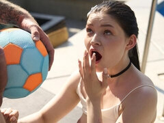 Gros cul, Grosse bite, Brunette brune, En levrette, Seins naturels, Adolescente, Nénés, Vierge