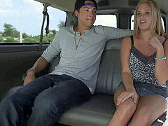 18 jahre, Blasen, Braunhaarige, Bus, Erniedrigung, Geld, Realität, Hure