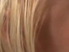 Amateur, Cul, Gros cul, Blonde, Voiture, Doigter, Lesbienne, Chatte