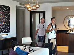 Prichytení, Gay, Bazén