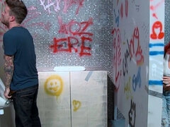 Gros seins, Sucer une bite, Tir de sperme