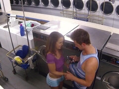 Tyttö, Iso kulli, Ruskeahiuksinen, Spermashotti, Takaapäin, Hd, Julkinen, Teini