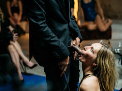 Blondi, Suihinotto, Alistaminen, Hd, Itsetyydytys, Luonnolliset tissit, Lelut