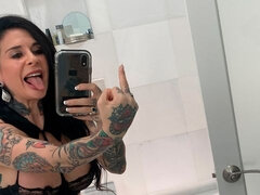 Veľké kozy, Kuřba, Brunetka, Honění, Spodná bielizeň, Stripping, Tetovanie