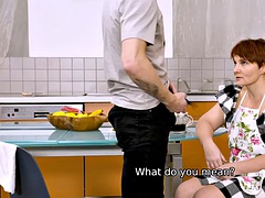 Macaté, Bozkávanie, Dospelé, Zvedená