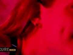 Blonde, Sucer une bite, Plantureuse, Club, Branlette thaïlandaise, Lingerie, Masturbation, Jarretelles