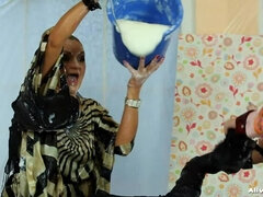 Catfight, Food, Saten, Mokra