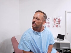 Hatalmas hátsó, Tekintélyes didik, Gesztenyebarna, Mélytorok, Pénisz, Maszti, Pornósztárok, Leborotvált