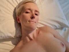 Chambre à dormir, Conversation vulgaire, Femelle, Masturbation, Orgasme