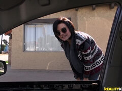 Pik sutte, Brunette, Hundestilling, Pov, Barberet, Stripning, Tatovering, Teenager