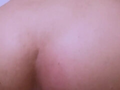 Dildoen, Hunn, Onani, Orgasme, Petite, Piercingen, Squirting, Tattovering