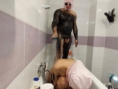 Amateurs enjoying a bath with Muceas, who's a hot hairy pussy brunette with a big ass