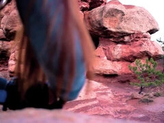 捕まる, 女, 指いじり, ゲイ, オーガズム, 小柄, 公共, オマンコ