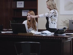 Grosse titten, Blasen, Besamung, Frau frau mann, Hardcore, Hd, Büro, Flotter dreier