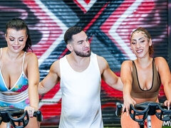 Nadia White and Kira Perez are enjoying sex in the gym