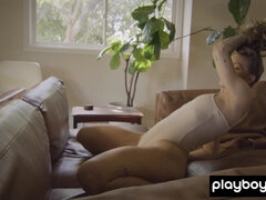 Kotě, Blondýna, Kuřba, Přírodní prsa, Bradavky, Softcore, Sólo, Kozičky