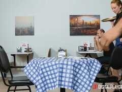 Grote mammen, Rondborstig, Hd, Pornster, Openbaar, Tatoeage, Tieten likken, Toilet