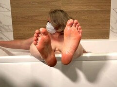 Amateur, Salle de bains, Rondelette, Pieds, Mature, Mère que j'aimerais baiser, Solo, Toilettes