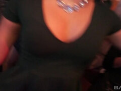 Blondine, Braunhaarige, Europäisch, Interrassisch, Lingerie, Piercing, Realität, Tätowierung