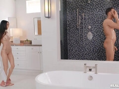 アメリカ人, 浴室, 黒人, フェラチオ, 茶髪の, 浮気者, ガリガリ, オッパイの