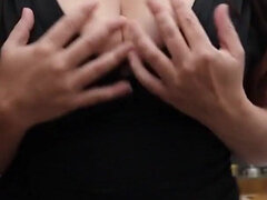 Madres para coger, Solo, Tetas