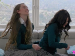 Brunette brune, Poilue, Lesbienne, Léchez, Seins naturels, De plein air, Chatte, Nénés