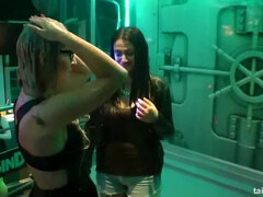 Tette grandi, Brunetta, Cfnm, Toccando, Hd, Lesbica, Festa, Scambisti